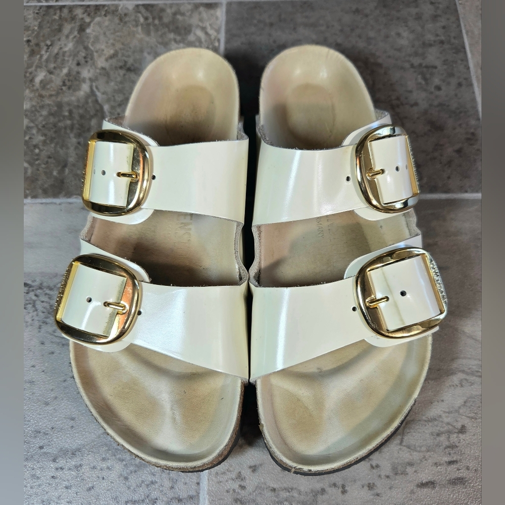 BIRKENSTOCK ARIZONA BIG BUCKLE HIGH SHINE SANDALS.